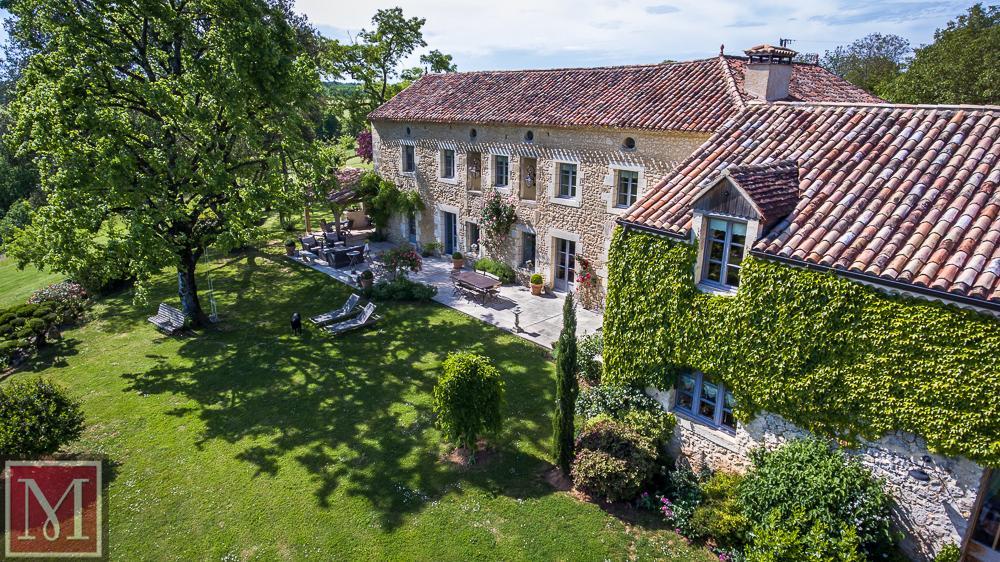 Le Manoir De Beauregard Bed & Breakfast Clermont-de-Beauregard Exterior photo