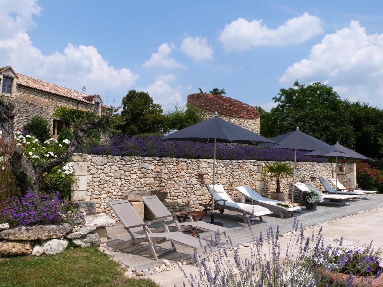 Le Manoir De Beauregard Bed & Breakfast Clermont-de-Beauregard Exterior photo